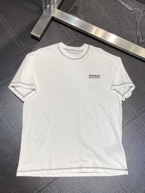 爆買いで大得価の ヴェトモン tシャツ タグ偽物トップス 柔らかい 短袖 プリント 純綿 メンズ ホワイト