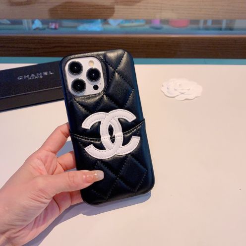 目を引く存在感 スマートフォン ケース シャネル激安通販 薄型 菱形のレザー 耐衝撃 携帯電話ケース おしゃれ PUレザー ブラック