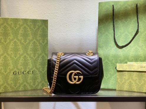 人気新販売 gucci リュック レディース偽物 牛革 型番739682 肩掛けバッグ チェーンバッグ ミニ レディース ブラック