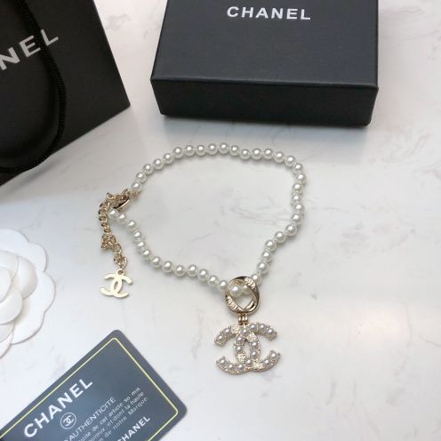 chanel ネックレスコピー 優雅 ロゴかたち カジュアル 真珠ネックレス 少女感 ホワイト
