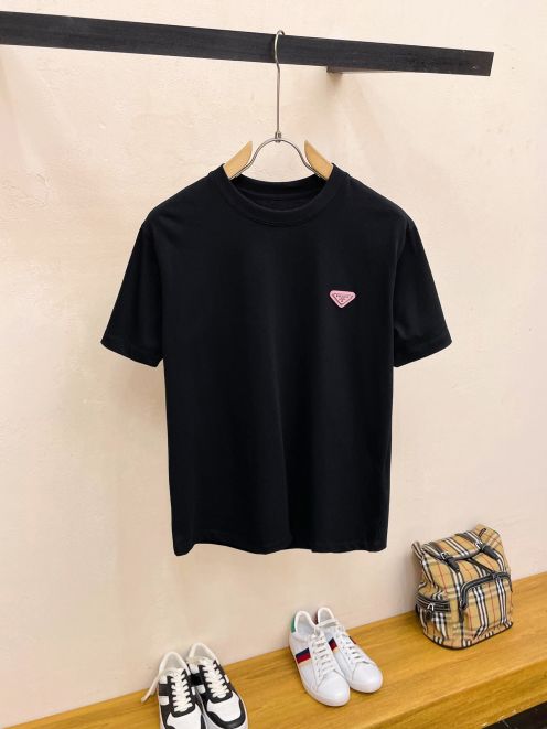 今季のおすすめ ロゴプリント プラダ t シャツ メンズコピー Tシャツ トップス 純綿 半袖 柔らかい 人気新品 ブラック