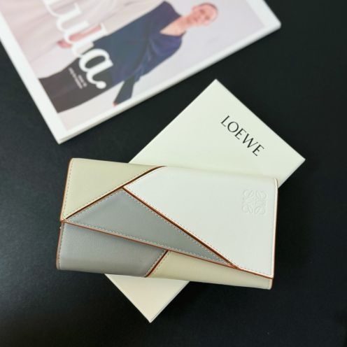 ロエベ財布 大きさスーパーコピー 長財布 レザー 牛革 優雅レディ 収納ケース 杏色