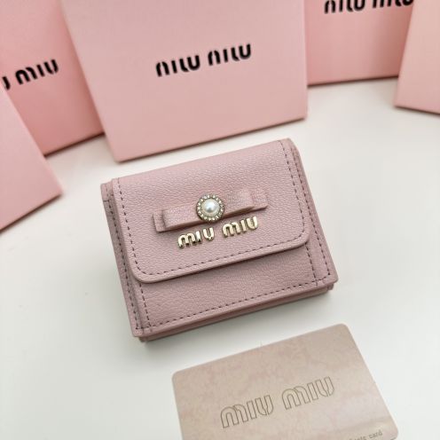 ミュウミュウ財布アウトレットスーパーコピー レザー 精巧な 牛革 三つ折り miumiu 5235 シンプル ピンク