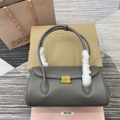 魅力的な miumiu カバンコピー ハンドバッグ 優雅レディ レザー 牛革 5BD265 グレー