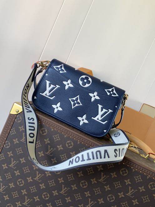 LV ルイヴィトン バック 臭い偽物 シンプル 優雅 レザー 柔らかい 斜め掛け 牛革 M47161 ブルー