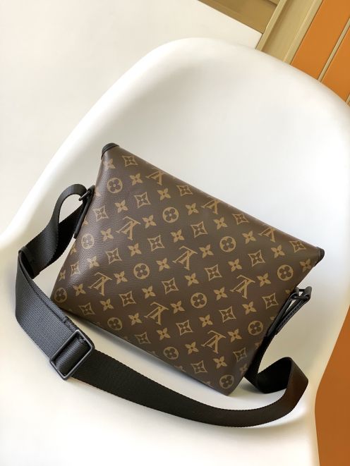 LV ヴィトン バッグ 結婚式コピー 格子模様 レザー 柔らかい 斜め掛け 牛革 M45557 ブラウン