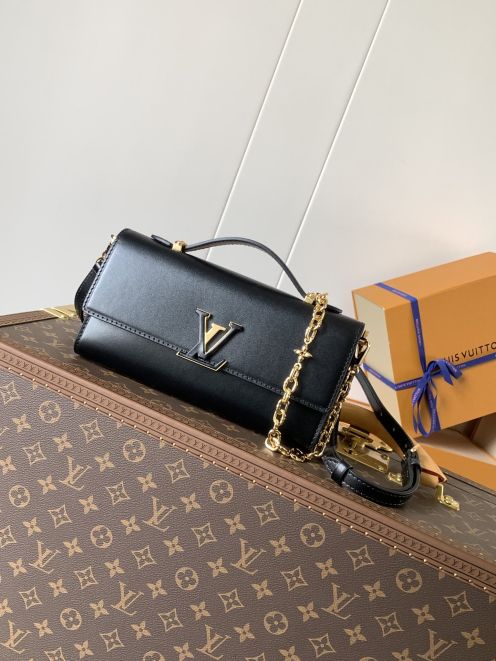 LV ルイヴィトン 黒カバン激安通販 シンプル 優雅 レザー 斜め掛け 牛革 M12143 ブラック