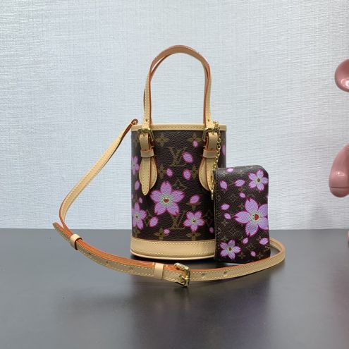 ルイヴィトン バック 臭いスーパーコピー 斜め掛けバッグ 桜 レザー 本革 M13417 ブラウン