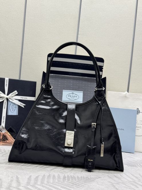 お買い得品 プラダ スタッズバッグコピー ハンドバッグ 牛革 レザー 1BG570 ブラック