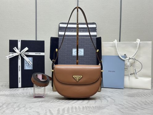 お洒落！プラダバッグ 肩掛け偽物 本革 レザー 斜め掛けバッグ 1BD365 ブラウン