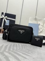 お手頃価格でプラダバッグ 革スーパーコピー 本革 レザー 斜め掛けバッグ 2VH172 ブラック