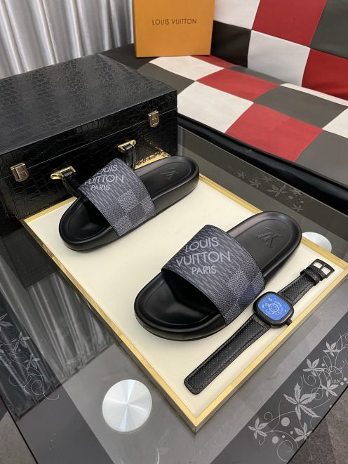 最新の2025年 ルイヴィトン サンダル オレンジ メンズＮ級品 メンズ ゆったり スリッパ 夏のシューズ  ブラック