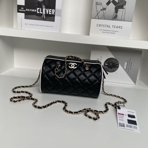レザー シャネルバッグコピー 丸いかたち レザー 斜め掛けバッグ 本革 ブラック