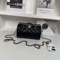 レザー シャネルバッグコピー 丸いかたち レザー 斜め掛けバッグ 本革 ブラック