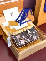 ルイヴィトン バッグ 洗濯コピー M13668 優雅レディ 桜プリント 斜め掛けバッグ ブラウン