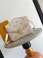 ルイヴィトンバッグ 販売コピー M14977 レザー 本革 斜め掛けバッグ 優雅 杏色