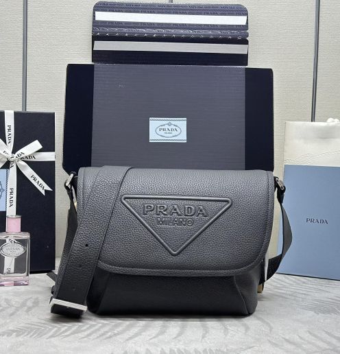 定番販売 プラダバッグ いくらで売れるスーパーコピー 牛革 レザー 斜め掛けバッグ 2VD056 ブラック