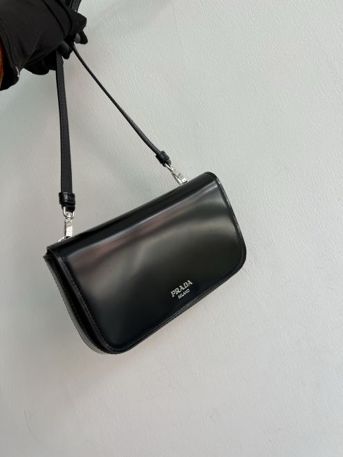 お値打ち価格 プラダバッグ いくらコピー 牛革 レザー 斜め掛けバッグ 2VD061 ブラック