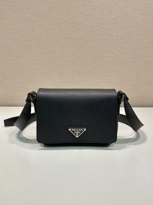 超人気 プラダバッグ 洗い方コピー シンプル 斜め掛けバッグ 牛革 レザー 柔軟 2VD065 ブラック
