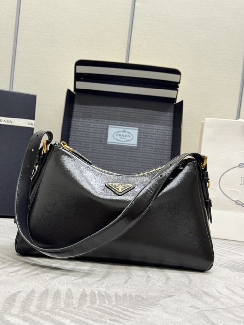 プラダバッグ 種類コピー 人気商品 ハンドバッグ Hobo 牛革 レザー 柔らかい 1BC229 ブラック