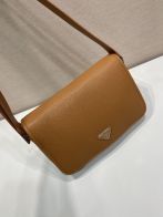 プラダバッグ レディースコピー 優雅 シンプル 斜め掛けバッグ 本革 レザー 柔軟 2VD075 ブラウン