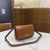 プラダバッグ 大きめスーパーコピー 牛革 レザー 斜め掛けバッグ 男女兼用 2VD061 ブラウン