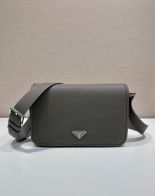 コメ兵 プラダバッグ偽物 優雅 シンプル 斜め掛けバッグ 本革 レザー 柔軟 2VD075 グレー