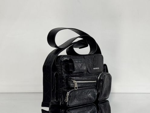 超激得の新品 バレンシアガ ショルダーコピー 斜め掛けバッグ 柔軟 ファッション感 1122 ブラック
