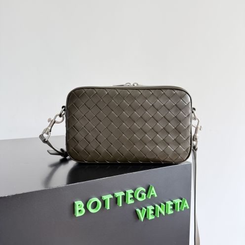 ボッテガヴェネタバッグ レディ偽物 斜め掛けバッグ ファッション感 カメラバッグ 本革 グリーン