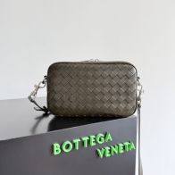 ボッテガヴェネタバッグ レディ偽物 斜め掛けバッグ ファッション感 カメラバッグ 本革 グリーン