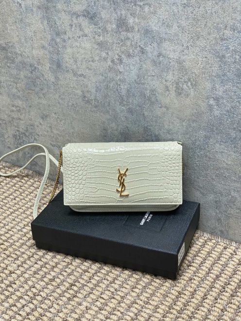 お買い得なサン ローラン ミニ バックコピー 斜め掛けバッグ 本革 635095 ホワイト
