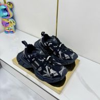 お得品‼バレンシアガ レザー シューズスーパーコピー 通気性いい スニーカー 運動 ランニング ブラック