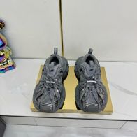 最新到着‼バレンシアガ ダービー シューズコピー 通気性いい スニーカー 運動 ランニング グレー