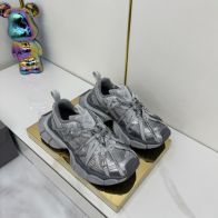 バレンシアガ スニーカー 限定偽物 通気性いい シューズ 運動 ランニング グレー