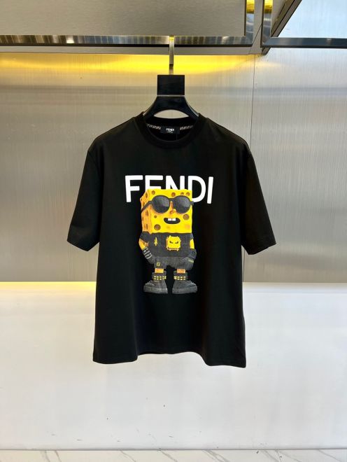 目を引く存在感 fendi t シャツ レディーススーパーコピー 純綿 トップス プリント 短袖 ブラック