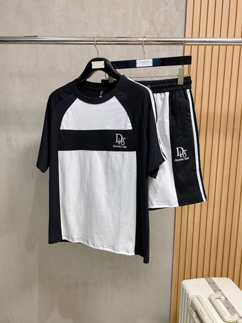 ディオールトップススーパーコピー 運動セット ショットパンツ 半袖Ｔシャツ 男女兼用 ホワイト