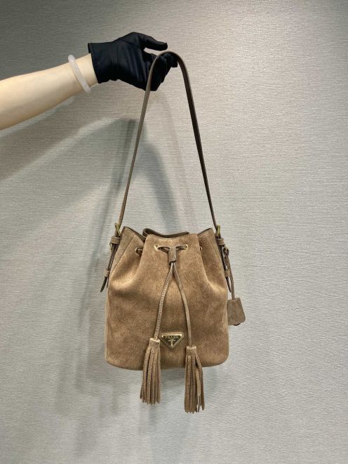  優雅レディ プラダバッグインスタ偽物 1BE079 レザー ハンドバッグ 本革 ファッション感 ブラウン