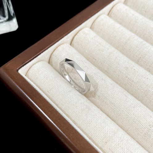 お手頃価格でカルティエ指輪買取価格コピー リング 結婚 シンプル シルバー