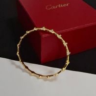 びっくりした価格 カルティエブレスレット重ね付け偽物 ダイヤ飾り 高品質 ファッション感 ゴールド