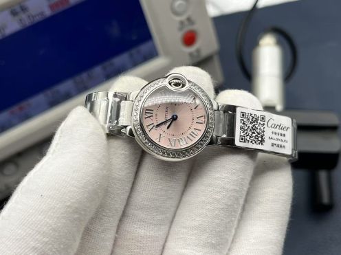 カルティエ スーパーコピー 28mmブルー・バルーン石英腕時計 精密ディテール 高級感仕上げ