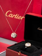 カルティエ 偽物 バレない再現度 LOVE復刻腕時計 高級感仕上げ ユーザー満足保証 精密ディテール