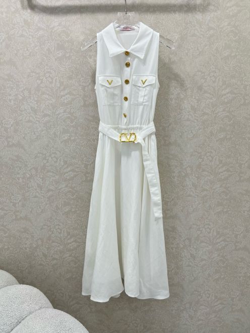 ヴァレンティノ スーパーコピー 新作リネンワンピース 高級感仕上げ 精密ディテール 春夏注目アイテム
