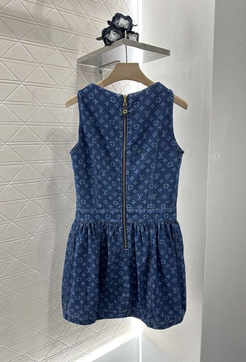 ルイヴィトン AAA級レプリカ レーザーフラワー花苞デニムワンピース 立体裁断シルエット 高級感演出