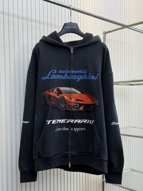 バレンシアガ 偽物 バレない再現度 ランボルギーニ コラボ 高級モータースタイルパーカー