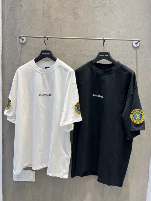 バレンシアガ 偽物 バレない再現度 25ss新作 高精度刺繍が光るルーズフィットTシャツ