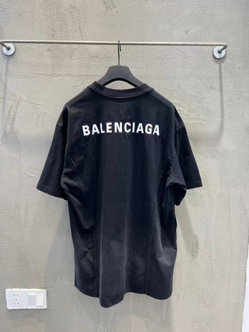 バレンシアガ スーパーコピー 25SS新作 廃土系ダブルリング刺繍Tシャツ 退廃感と先進性の融合