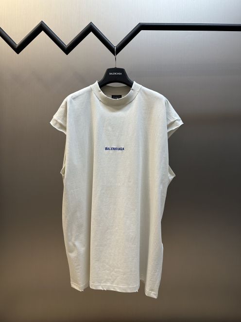 バレンシアガ AAA級レプリカ ヴィンテージ風刺繍ノースリーブ トレンド感満載の新作