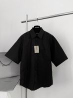 バレンシアガ スーパーコピー 黒シャツ テープ風グラフィックが際立つ半袖新作