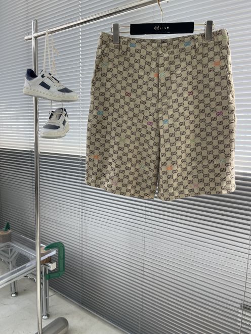 グッチ 芸能人 着用注目 25SS 新作 キャンバスショートパンツ