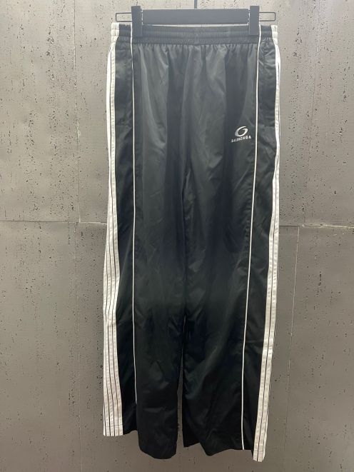 バレンシアガ 芸能人 着用注目 25SS ボーダーライン トラックパンツ